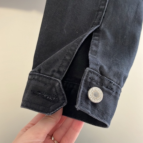 Gap - Washed Black Cropped Denim Jacket, Size small - Picture 3 of 6